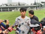 pemain-timnas-indonesia-ji-da-bin-saat-diwawancarai.jpg