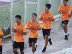 pemain-timnas-u-19-saat-menjalani-latihan-fisik.jpg