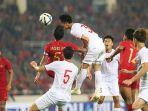 pemain-timnas-u-23-indonesia-duel-dengan-pemain-vietnam.jpg
