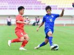 pemain-timnas-u16-thailand-chaiwat-ngoenma-mencetak-gol-kedua-ke-gawang-vietnam.jpg
