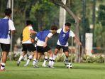pemain-timnas-u17-indonesia-tampak-serius-mengikuti-latihan.jpg