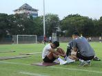 pemain-timnas-u23-indonesia-beckham-putra-nugraha-menjalani-latihan-terpisah.jpg