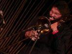 pemain-trombon-kawakan-benny-likumahuwa-tampil-di-jazz-gunung.jpg