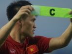 pemain-vietnam-le-cong-vinh-memegang-ban-kapten-timnya_20161210_011845.jpg