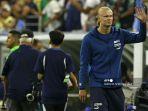 pemainmanchester-city-erling-haaland-menyapa-penonton.jpg