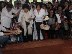 pemakaman-aktor-senior-frans-tumbuan_20150325_170114.jpg
