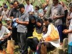 pemakaman-bripka-teguh-dwiyanto_20170516_144127.jpg