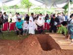 pemakaman-husni-nih3_20160708_144844.jpg