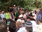 pemakaman-ibu-dan-anak-korban-pembunuhan-suami_20170717_145415.jpg