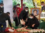 pemakaman-istri-menkumham-yasonna-laoly-elisye-w-ketaren_20210612_155152.jpg