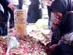 pemakaman-istri-tukul_20160824_133317.jpg