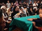 pemakaman-jenazah-dosen-sbm-itb_20170515_110632.jpg