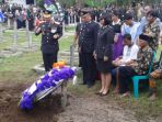 pemakaman-jenazah-iptu-yudi_20180510_150129.jpg