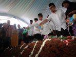 pemakaman-ketua-kpu-husni-kamil-manik_20160708_173957.jpg