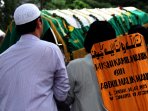 pemakaman-ketua-kpu-husni-kamil-manik_20160708_180225.jpg