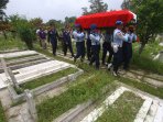 pemakaman-korban-jatuhnya-pesawat-di-malang_20160211_210744.jpg
