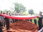 pemakaman-perwira-polisi-yang-jatuh-dari-tebing-gunung-parang.jpg