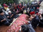 pemakaman-seniman-betawi-omaswati_20200717_144838.jpg