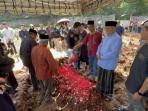Isak Tangis Iringi Pemakaman Harum Anjasari, Korban Tabrakan Kereta di Bekasi Timur