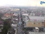 pemandangan-di-atas-menara-masjid-raya-bandung_20170608_180519.jpg