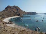 pemandangan-indah-di-pulau-padar.jpg