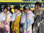 pemandu-bus-di-jepang-pakai-kimono_20150109_072853.jpg