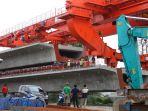 pemasangan-girder-proyek-kereta-cepat-jakarta-bandung_20200105_211406.jpg