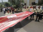 pemasangan-spanduk-aset-negara-di-hotel-sultan_20231004_161429.jpg