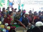 pembagian-bubur-samin_20160607_173854.jpg<pf>pembagian-bubur-samin_20160607_174224.jpg