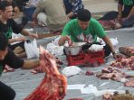 pembagian-daging-hewan-kurban-masjid-cut-mutia_20150924_232040.jpg