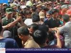 pembagian-daging-kurban-diwarnai-aksi-ricuh_20150925_194828.jpg