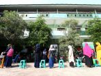 pembagian-raport-dengan-menerapkan-protokol-kesehatan_20200620_002103.jpg