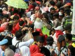 pembagian-sembako-gratis-mengakibatkan_20180501_204914.jpg