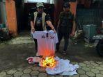 pembakaran-baju-partai-dan-kta-partai-perindo-niiih.jpg