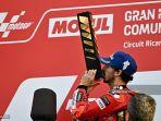 pembalap-ducati-francesco-bagnaia-merayakan-podium-setelah-memenangkan-juara.jpg