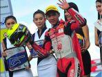 pembalap-indonesia-berhasil-menjadi-juara-di-arrc-thailand-lagu-dua-bendera-merah-putih-berkibarjpg.jpg