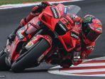 pembalap-italia-francesco-bagnaia-mengendarai-sepeda-motornya.jpg