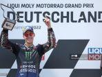 pembalap-monster-energy-yamaha-asal-prancis-fabio-quartararo-merayakan-kemenangan.jpg