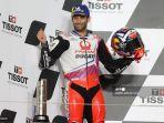 pembalap-prancis-pramac-racing-johann-zarco-merayakan-finis-kedua-di-motogp-doha-2021.jpg