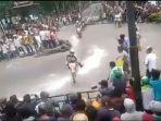 pembalap-road-race-di-madura-hilang-kendali-dan-tabrak-penonton.jpg