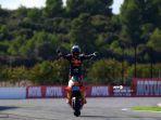 pembalap-spanyol-red-bull-ktm-ajo-jorge-martin-merayakan-kemenangan-hasil-moto2-valencia.jpg