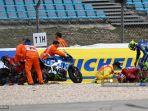 pembalap-suzuki-spanyol-joan-mir-kanan-menghampiri-pebalap-ducati-australia-jack-miller.jpg