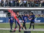 pembalap-yamaha-prancis-fabio-quartararo-front-l-menari-saat-ia-merayakan-gelar-juara-dunianya.jpg