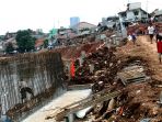 pembangunan-proyek-normalisasi-kali-ciliwung_20170109_160434.jpg