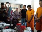 pembawa-17-kg-sabu_20160418_214221.jpg