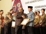 pemberian-penghargaan-koperasi-berprestasi.jpg