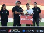 pemberian-penghargaan-terhadap-best-player-di-elite-pro-academy.jpg