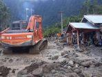 pembersihan-material-banjir-di-kabupaten-agam.jpg
