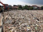 pembersihan-sampah-di-aliran-sungai-citarum_20180302_210428.jpg