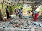 pembongkaran-makam-palsu-di-gresik.jpg
